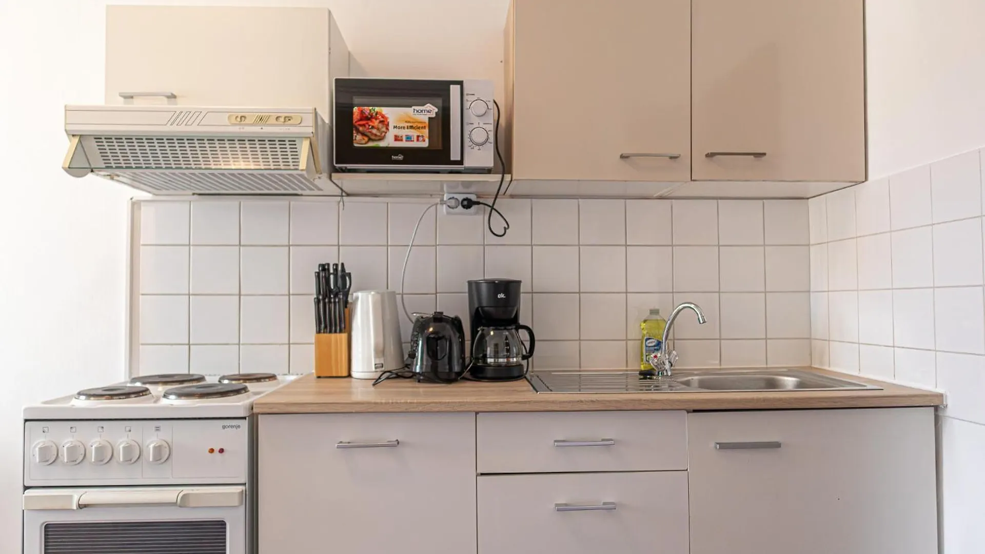 Stylish & Comfortable Studio Apt. Centrally Placed Vienna 0*,  Austria